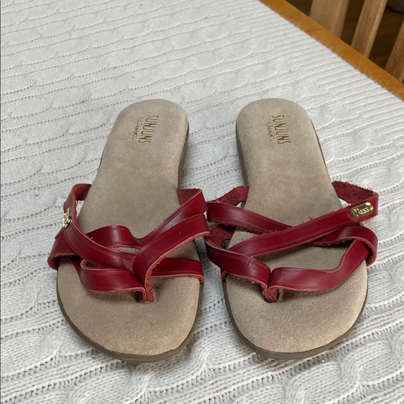 G.H. Bass & Co. Shoes - G.H. Bass & Co sz 6.5 WW leather Sunjuns Sharons thong sandals cinnamon colored